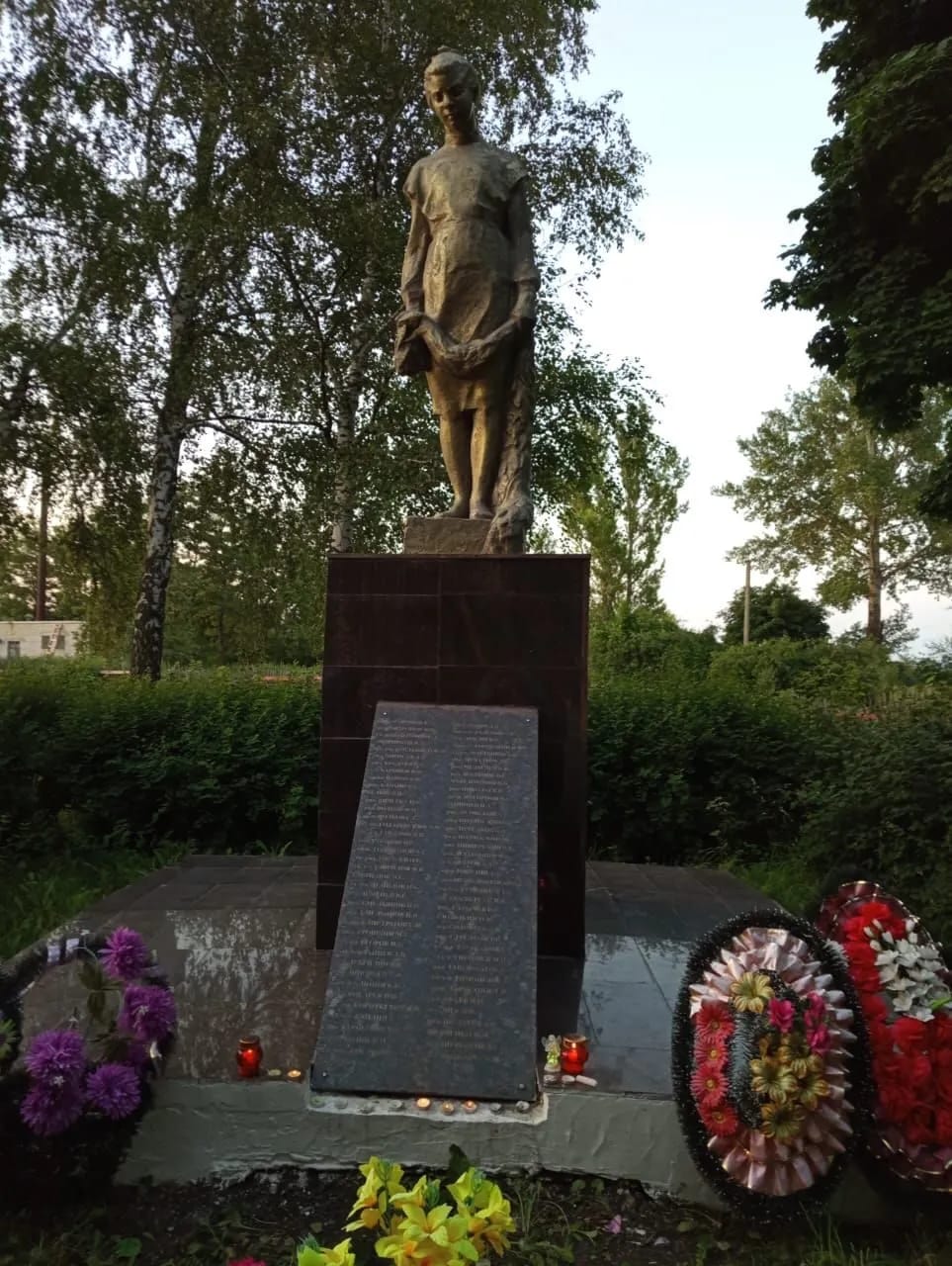 Братская могила 145 Советских воинов, погибших в боях с фашистскими захватчиками